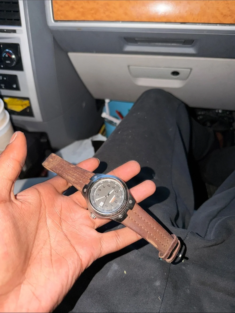 Casual Brown Leather Strap Wristwatch